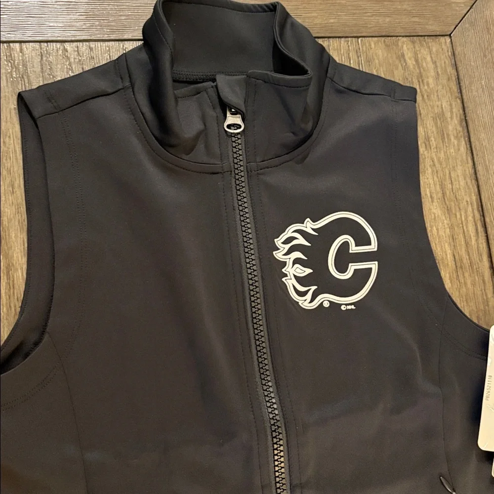 NWT [Touch by Alyssa Milano] Calgary Flames NHL Zip-Up Activewear Vest Womens M - Picture 4 of 13